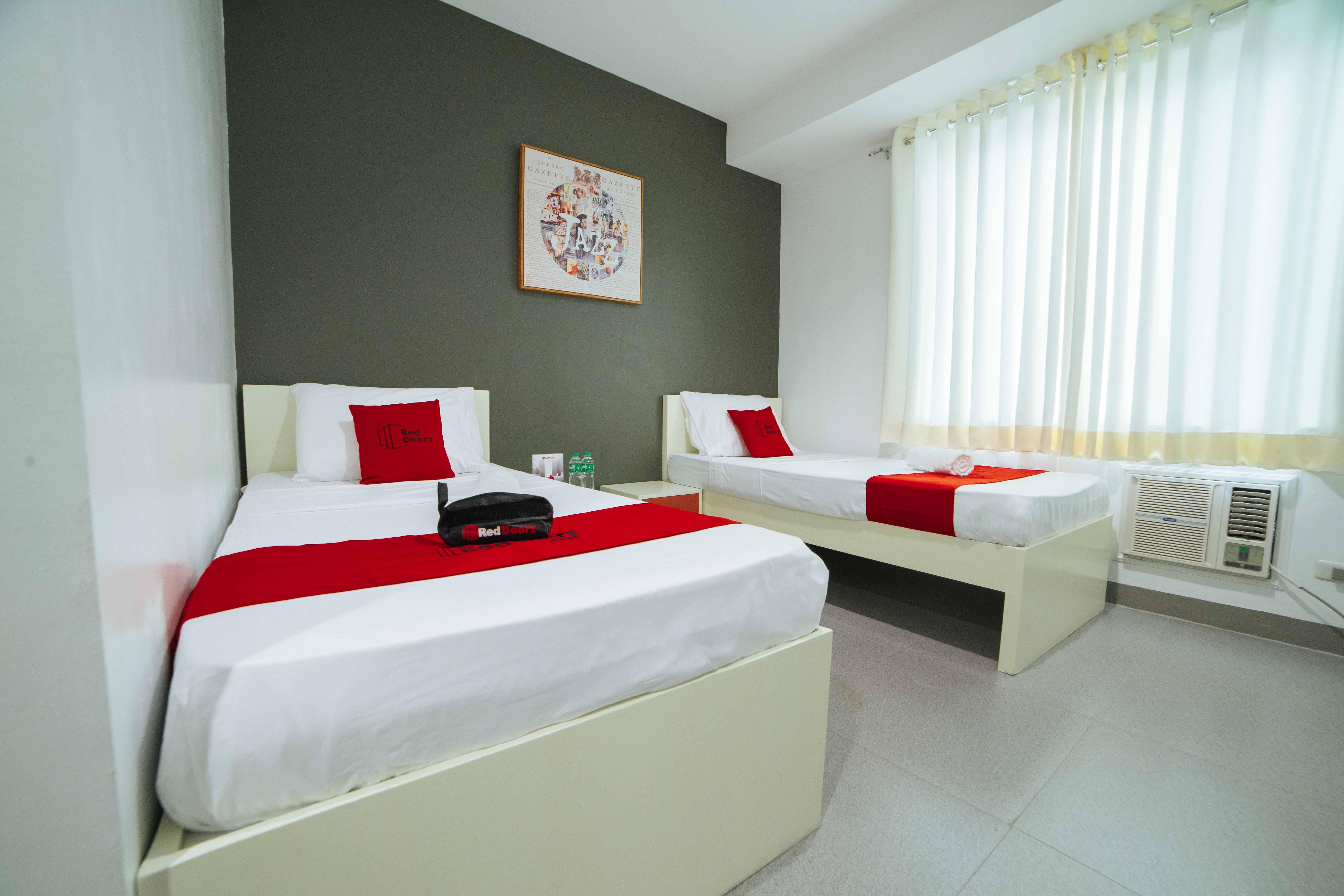 Reddoorz Plus @ Roxas Street Davao Bagian luar foto