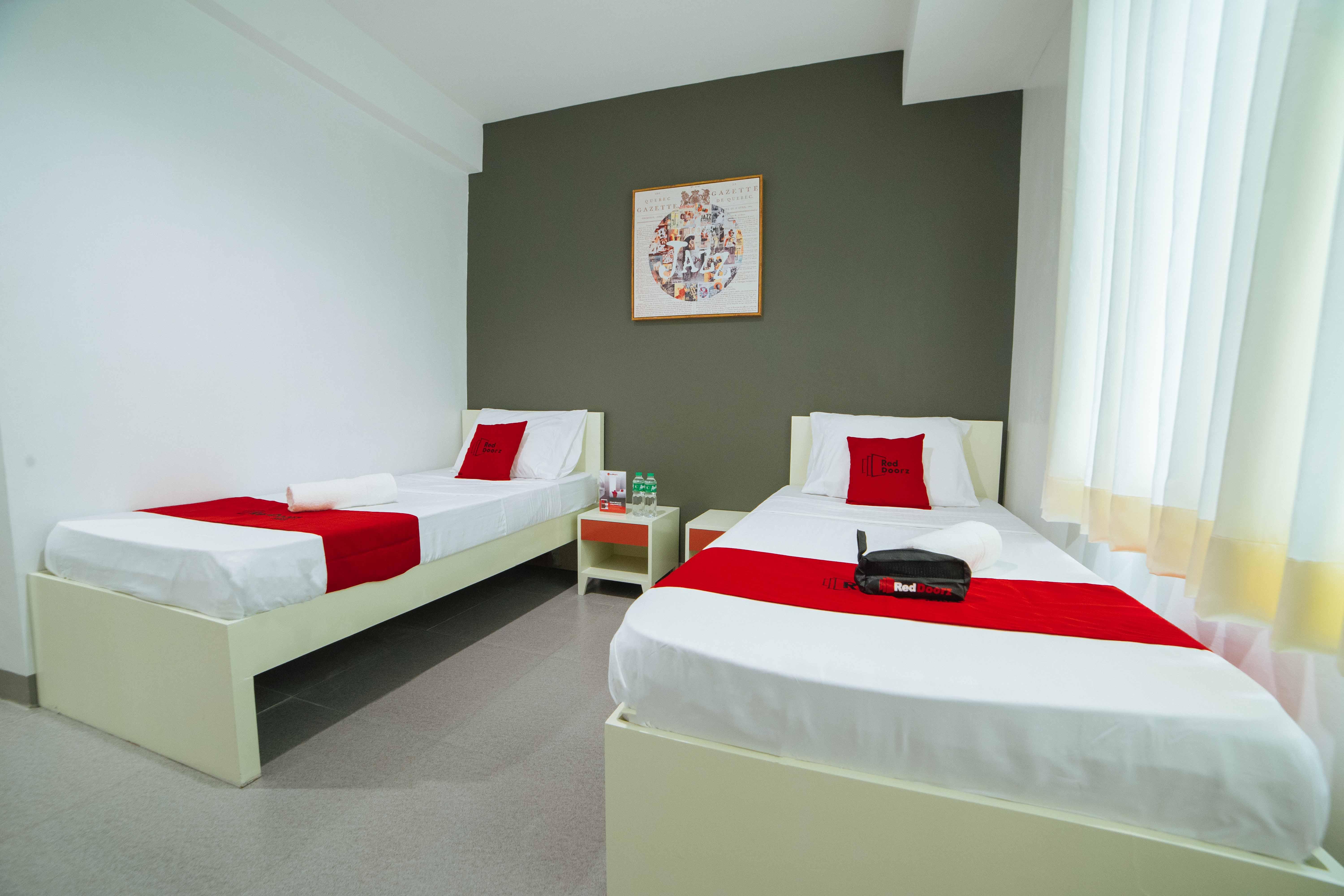 Reddoorz Plus @ Roxas Street Davao Bagian luar foto