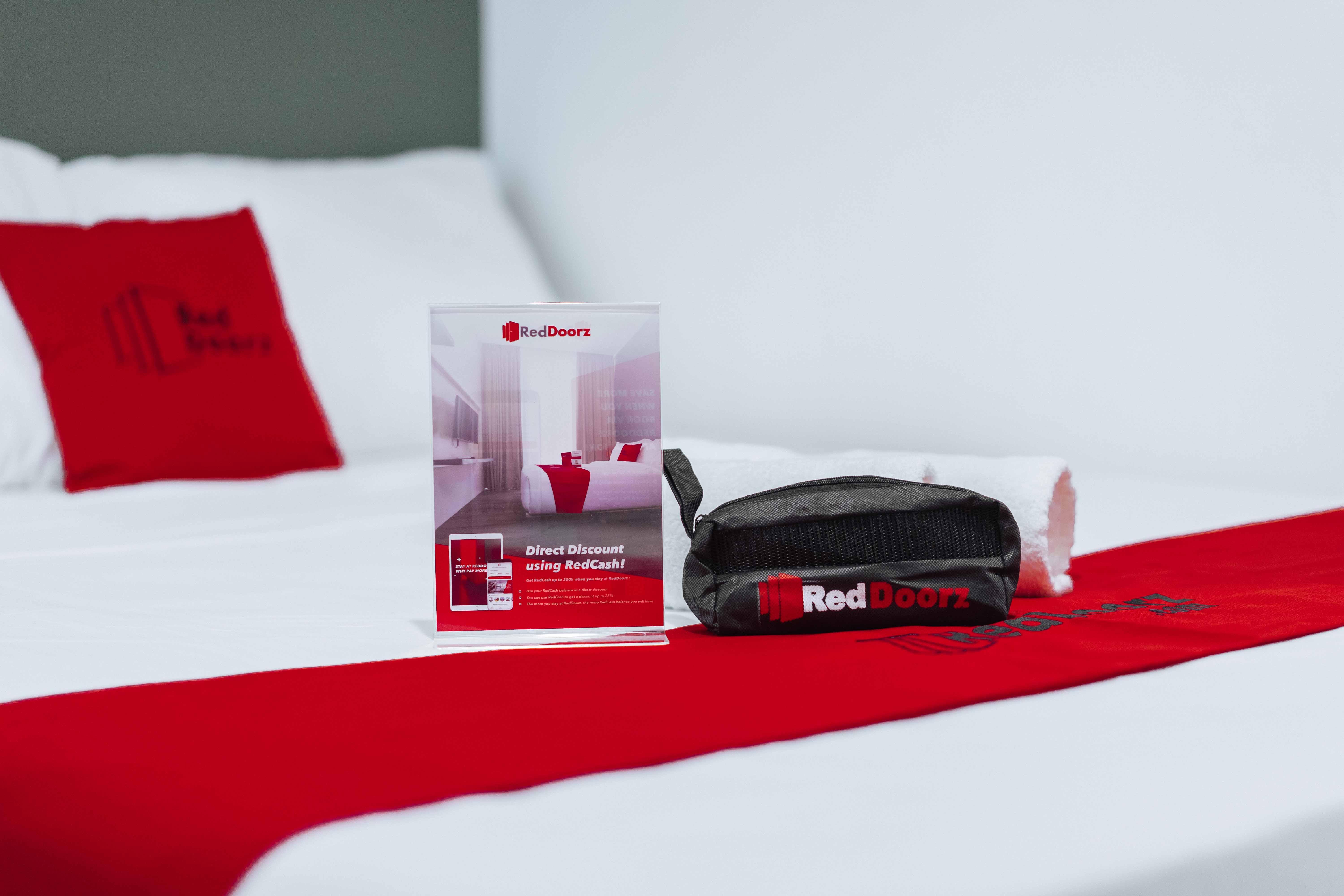 Reddoorz Plus @ Roxas Street Davao Bagian luar foto