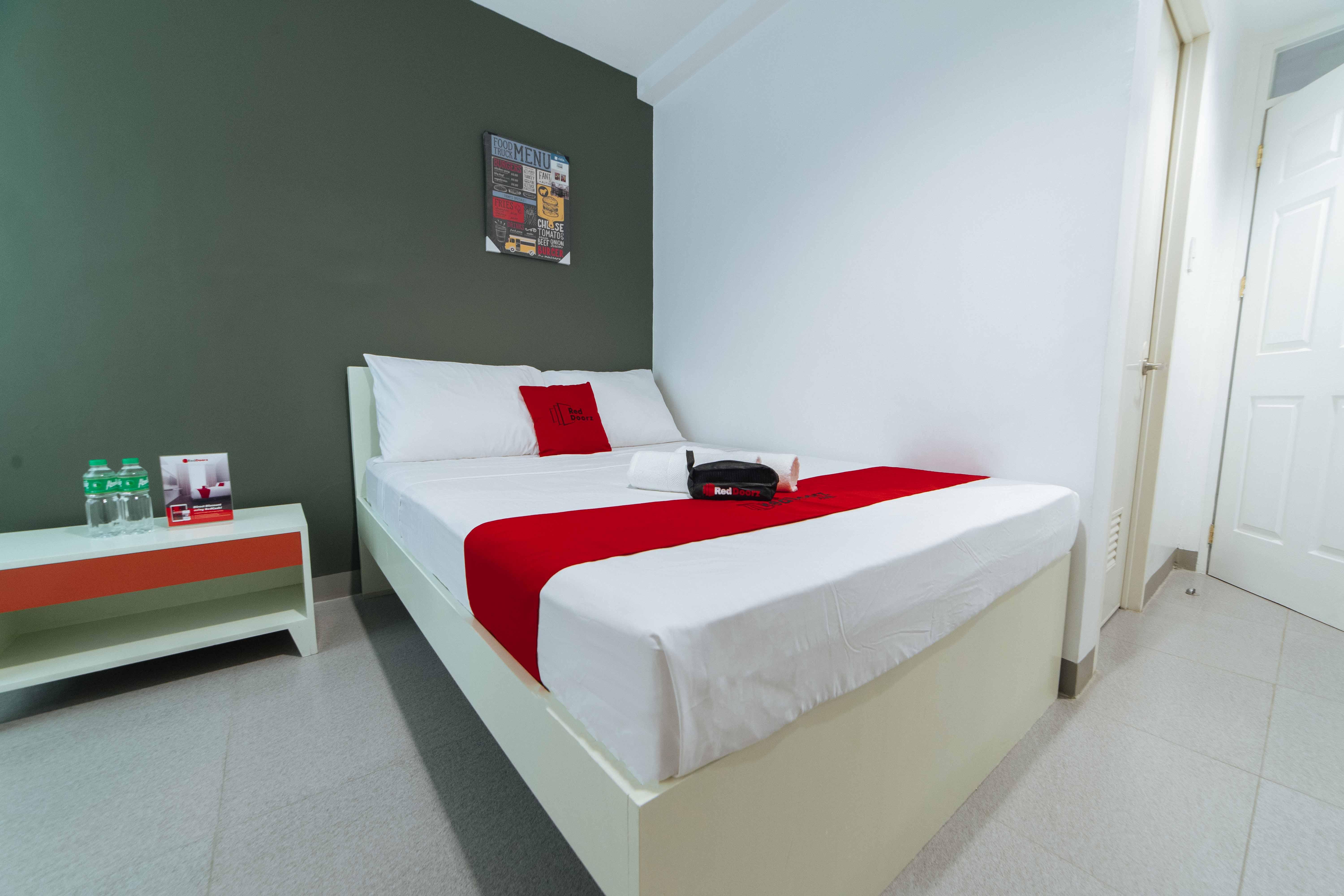 Reddoorz Plus @ Roxas Street Davao Bagian luar foto