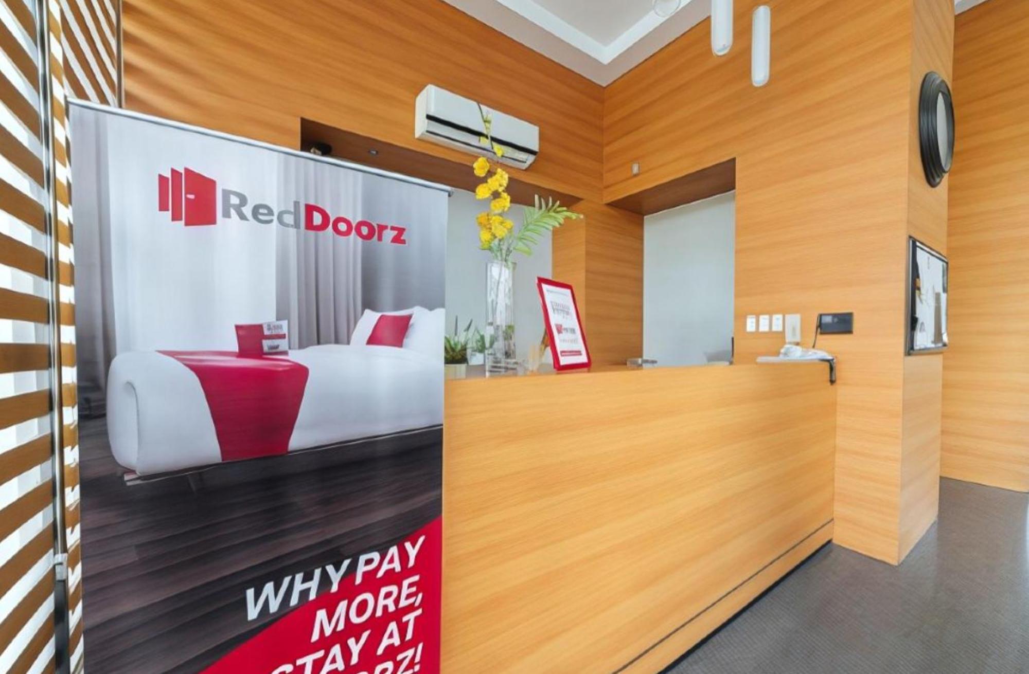 Reddoorz Plus @ Roxas Street Davao Bagian luar foto