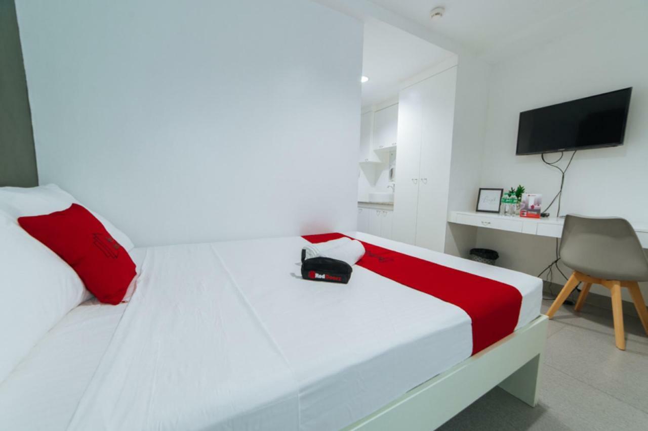 Reddoorz Plus @ Roxas Street Davao Bagian luar foto