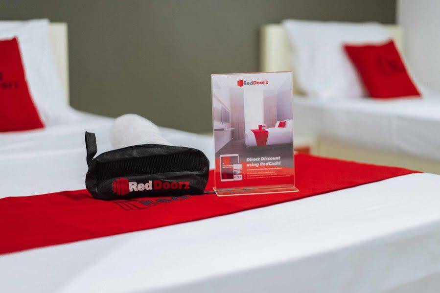 Reddoorz Plus @ Roxas Street Davao Bagian luar foto
